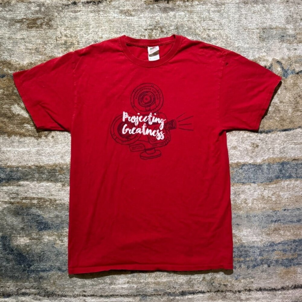 Red “Projecting Greatness” Graphic Tee – Fruit of the Loom Size M
